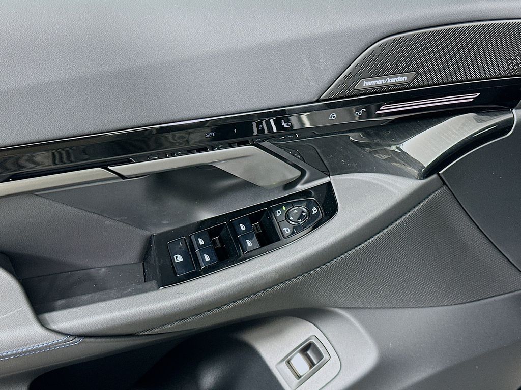 Thumbnail: 2026 BMW 5 Series - 20