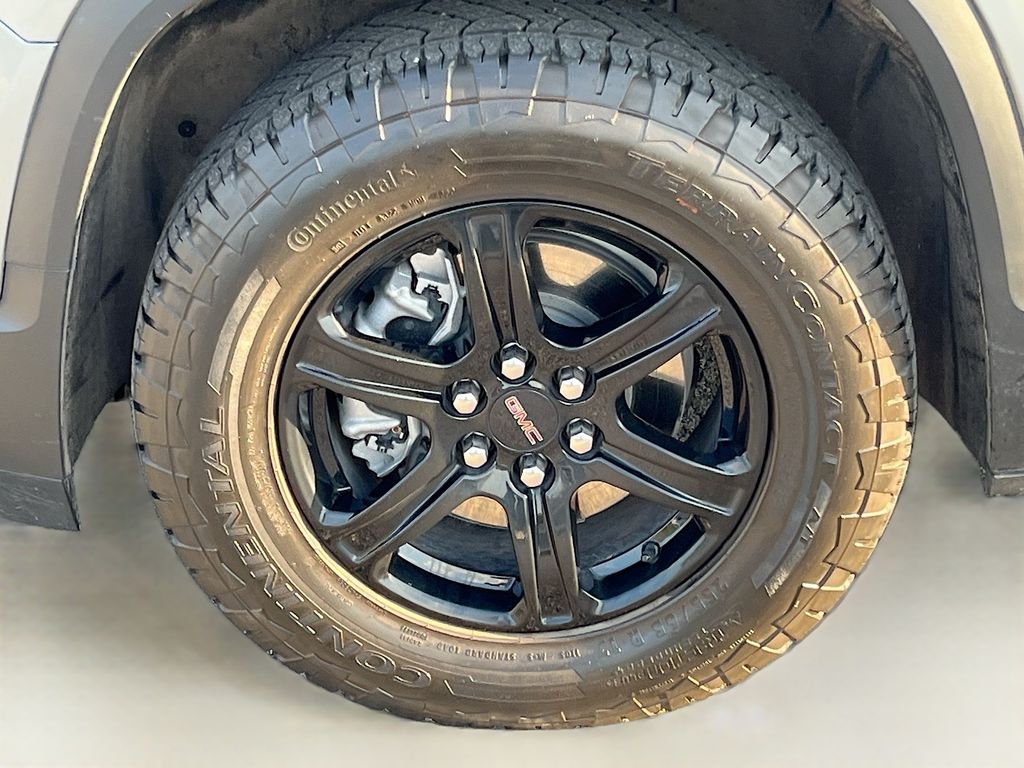 Used 2023 Silver GMC AT4 image 33