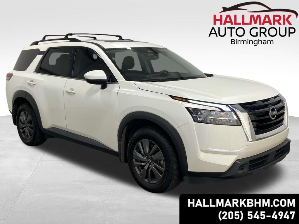 2022 Nissan Pathfinder SV