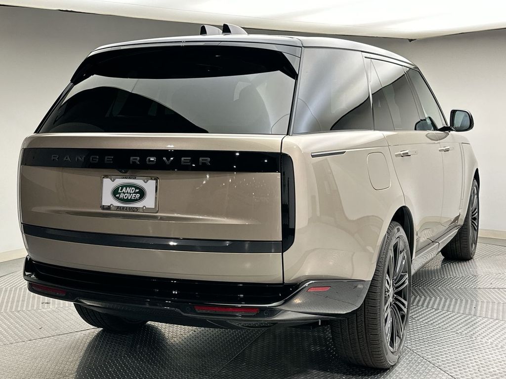 2025 Land Rover Range Rover SE 3