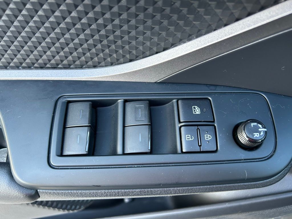 Thumbnail: 2021 Toyota C-HR - 16