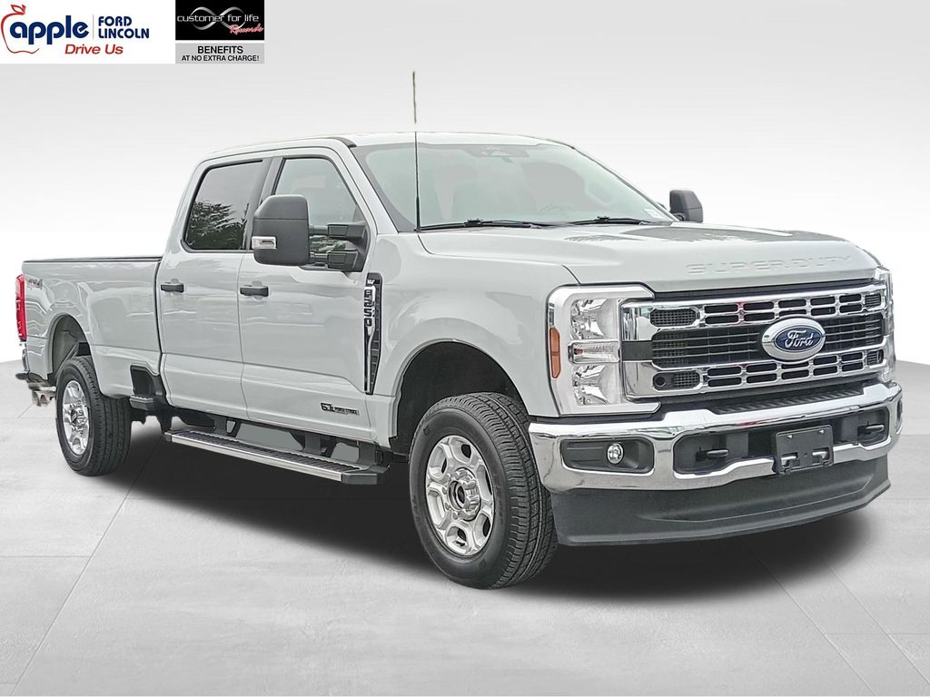 Avalanche 2025 Ford F-250 Super Duty XLT Crew Cab 4WD Pickup Truck Four-Wheel Drive Automatic