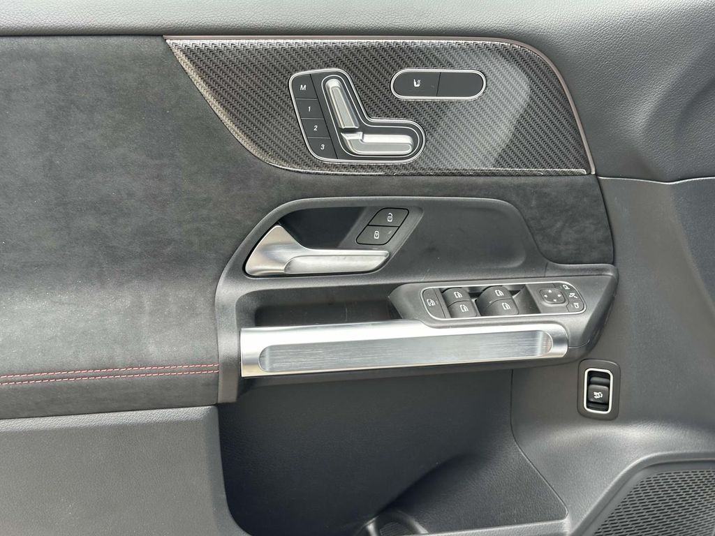 Thumbnail: 2025 Mercedes-Benz GLB - 22