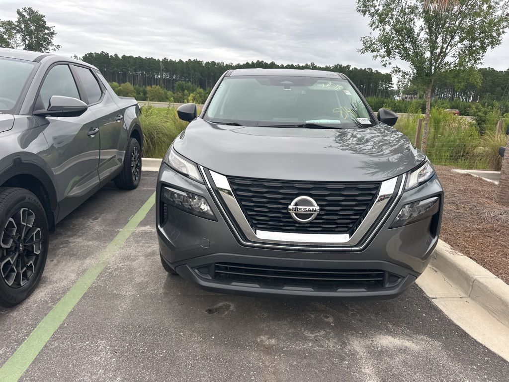 2021 Gun Metallic Nissan Rogue S FWD SUV