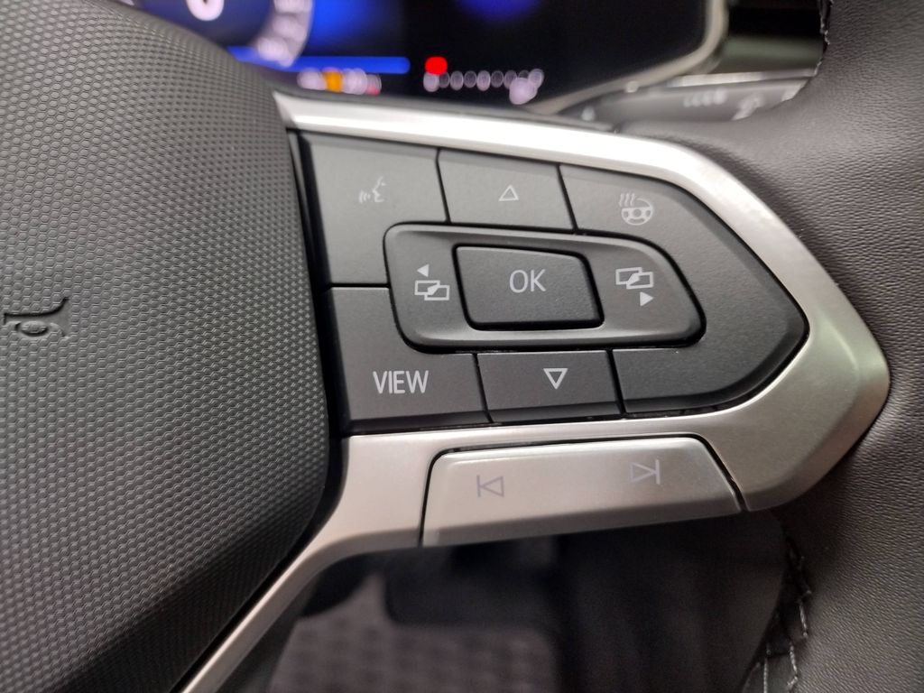 2025 Volkswagen Taos 1.5T SE Black