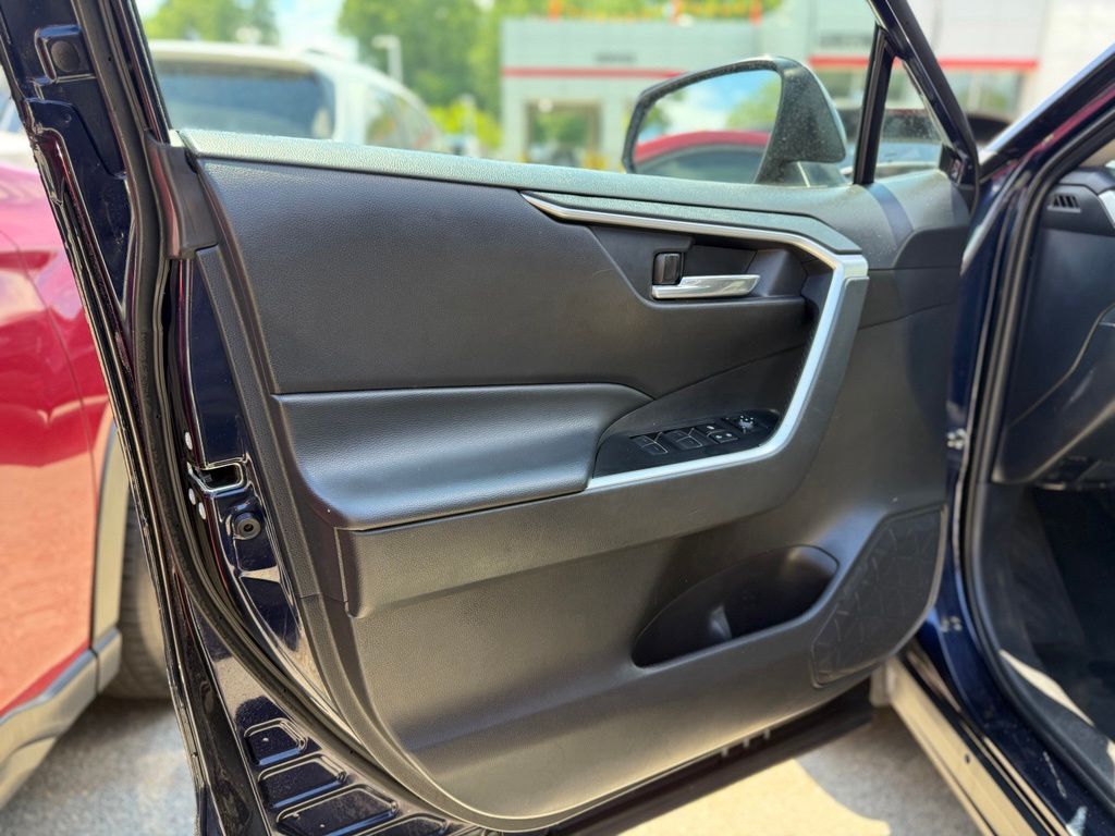 2024 Toyota RAV4 XLE - Photo 6