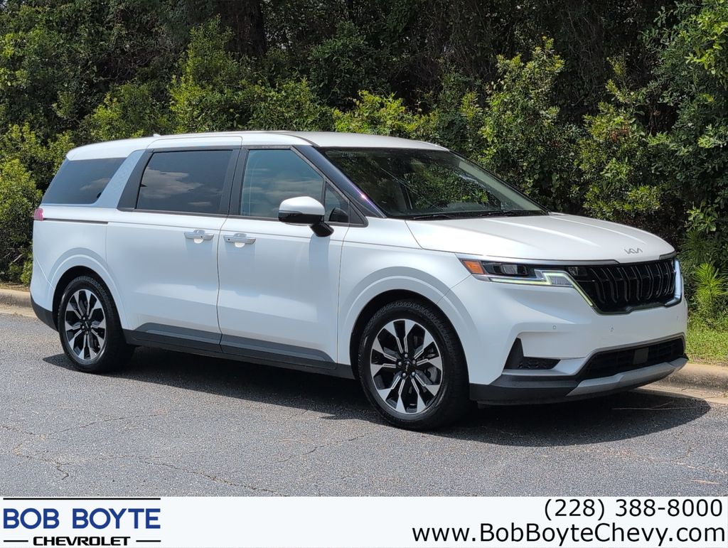 Snow White Pearl 2022 Kia Carnival Minivan Front-Wheel Drive 8-Speed Automatic