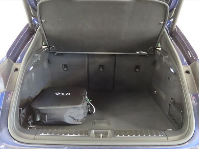 Thumbnail: 2025 Porsche Macan - 5