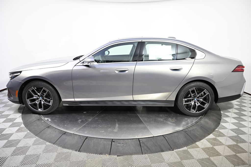 Thumbnail: 2026 BMW 5 Series - 2