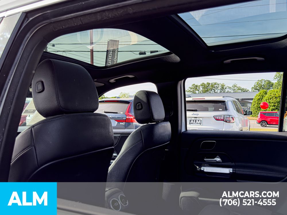 Used 2022 Polar White Mercedes-Benz GLB 250 image 16