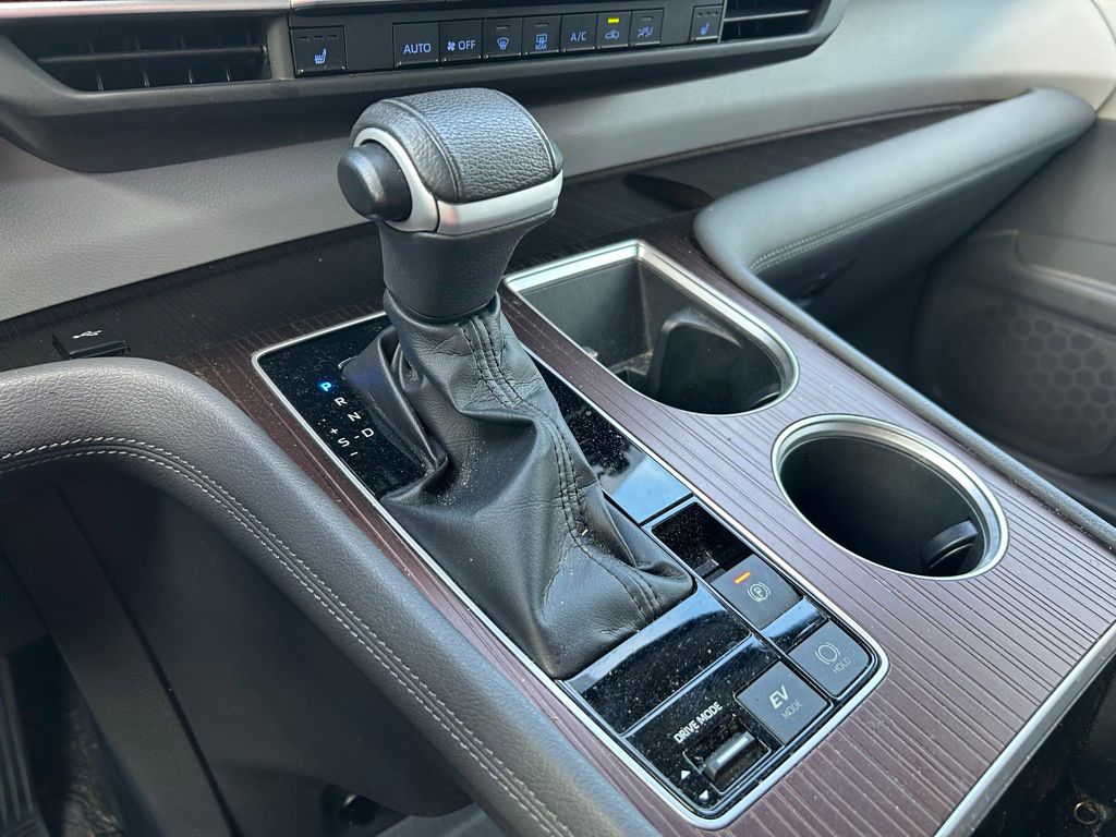 Thumbnail: 2023 Toyota Sienna - 28