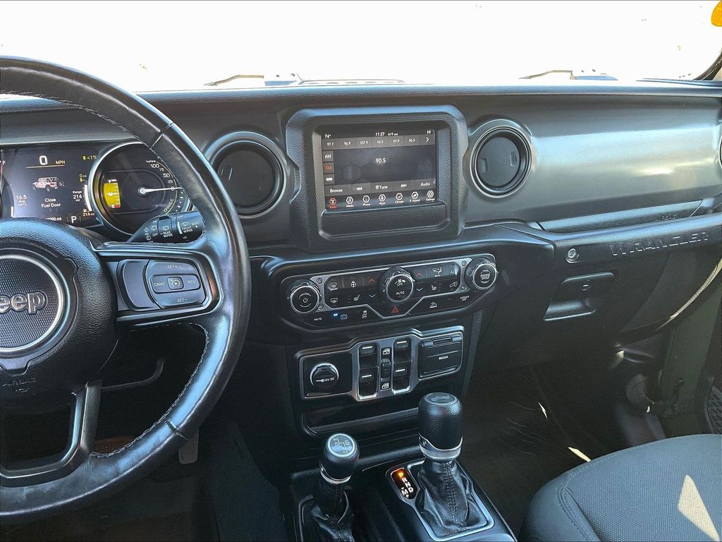 2023 Jeep Wrangler — photo 18