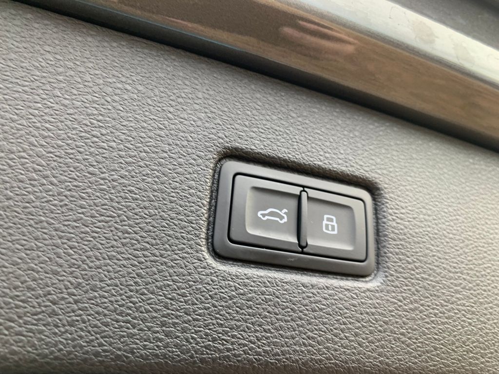 Thumbnail: 2025 Audi Q7 - 20