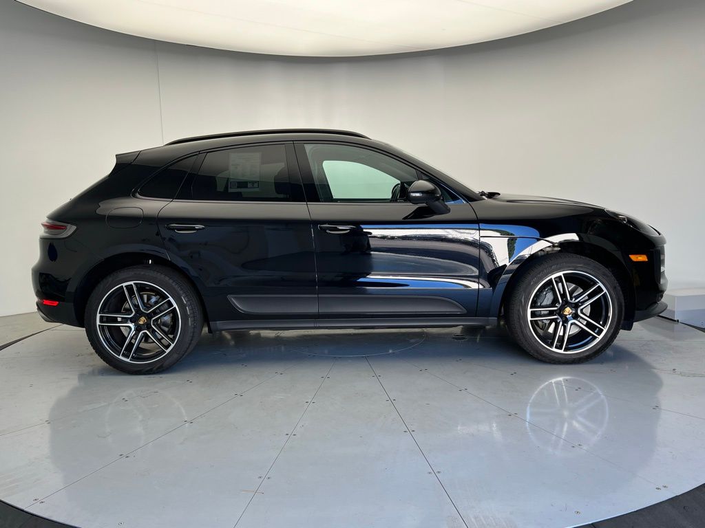 Thumbnail: 2020 Porsche Macan - 23