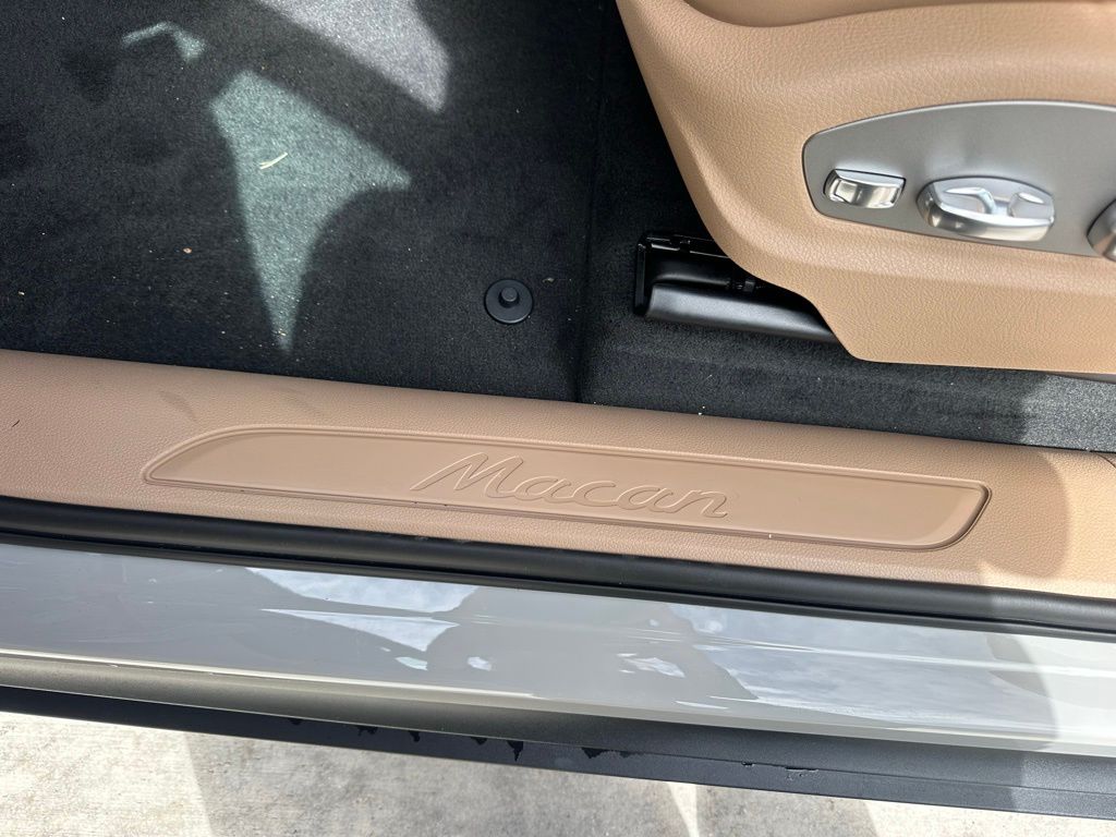 Thumbnail: 2026 Porsche Macan - 23