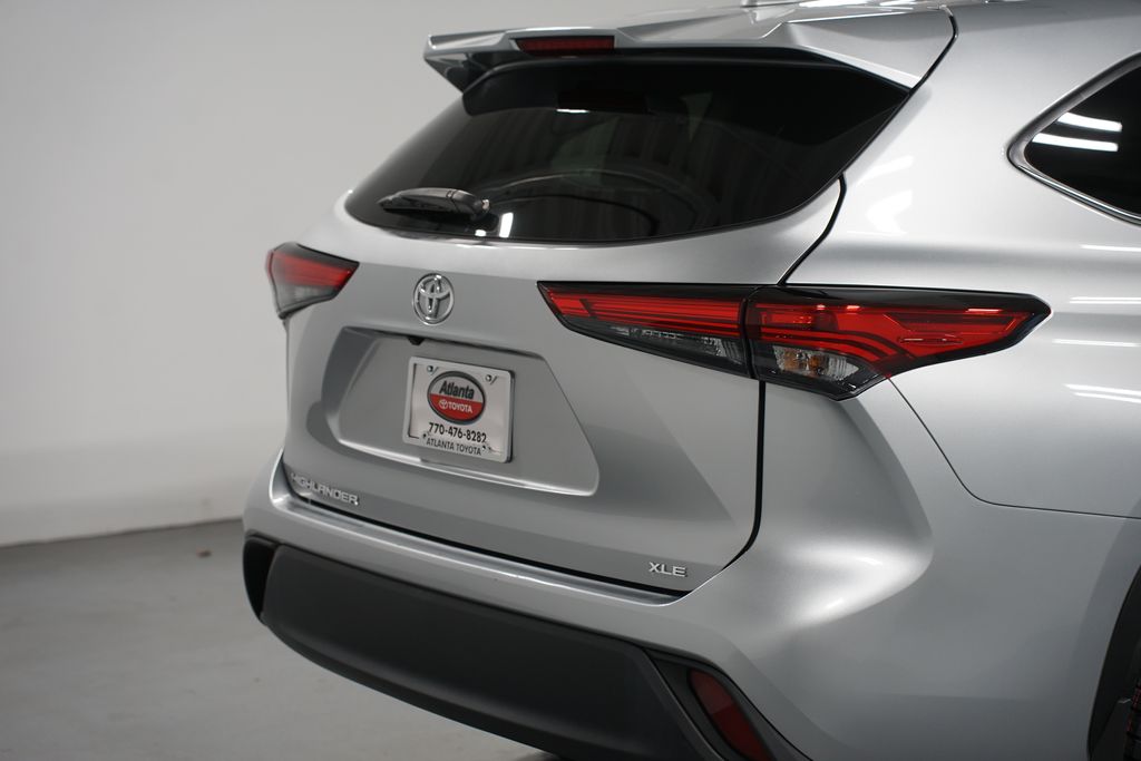 Thumbnail: 2023 Toyota Highlander - 9