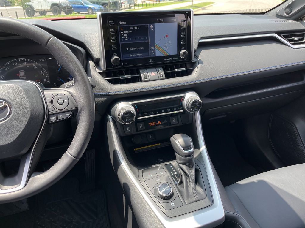 2021 Toyota RAV4 XSE 18