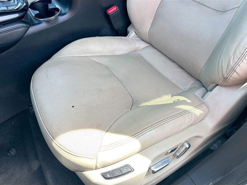 Used 2019 Silver Mazda Grand Touring image 19