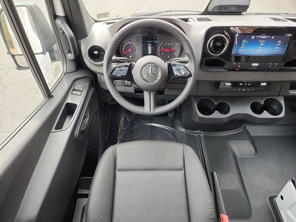Thumbnail: 2025 Mercedes-Benz Sprinter - 7