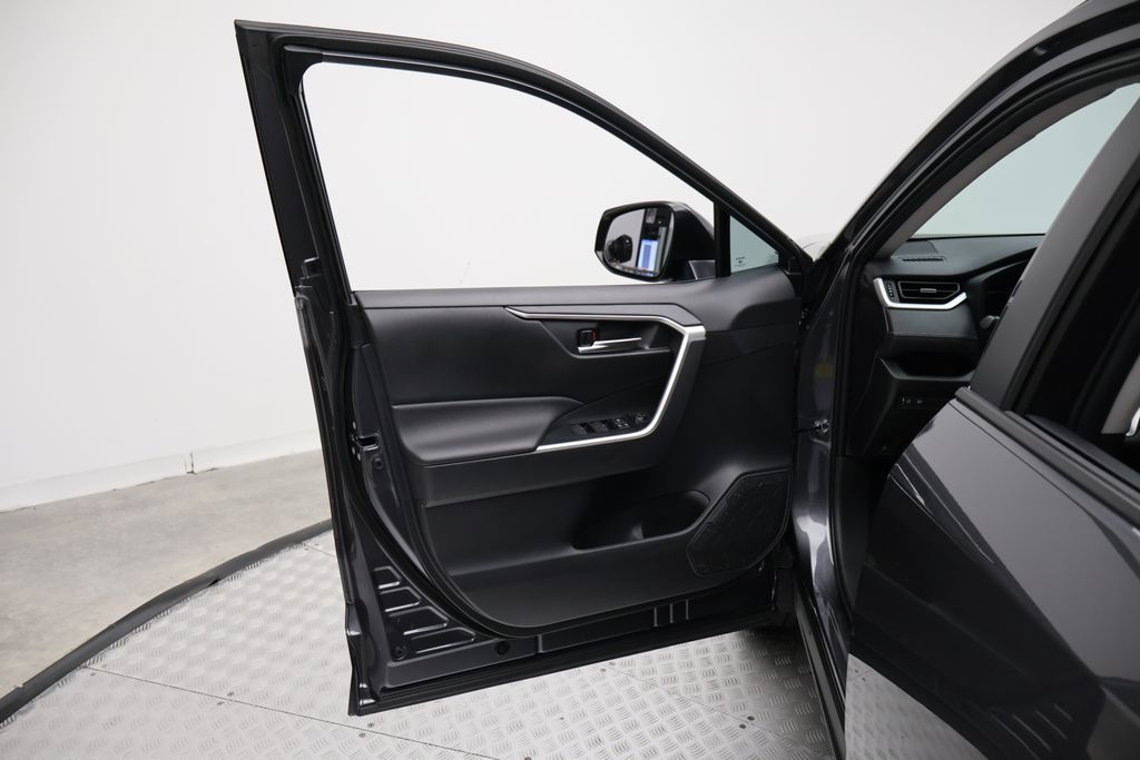 Thumbnail: 2025 Toyota RAV4 - 16