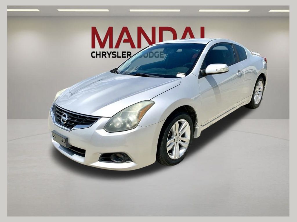 Brilliant Silver Metallic 2013 Nissan Altima Coupe Coupe Front-Wheel Drive Continuously Variable Transmission