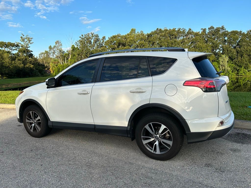 Thumbnail: 2018 Toyota RAV4 - 3
