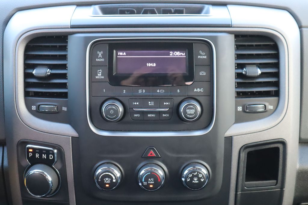 Thumbnail: 2020 RAM 1500 Classic - 14