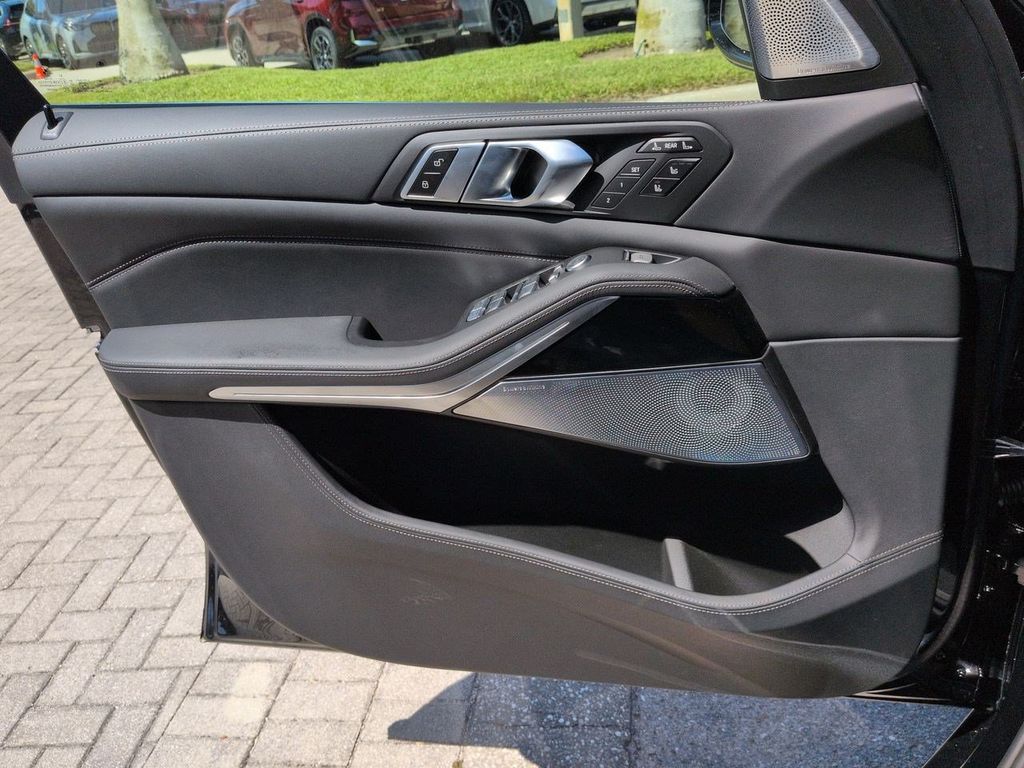 New 2026 Black BMW ALPINA XB7 image 31
