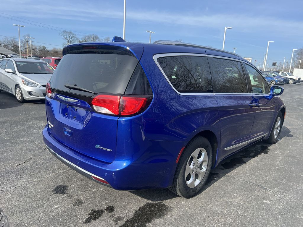 2018 Chrysler Pacifica Hybrid Touring L 3