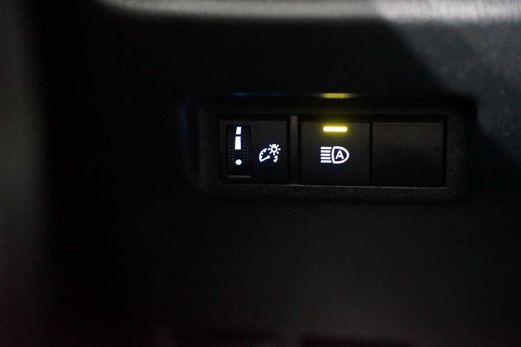 2019 Toyota RAV4 XLE 23