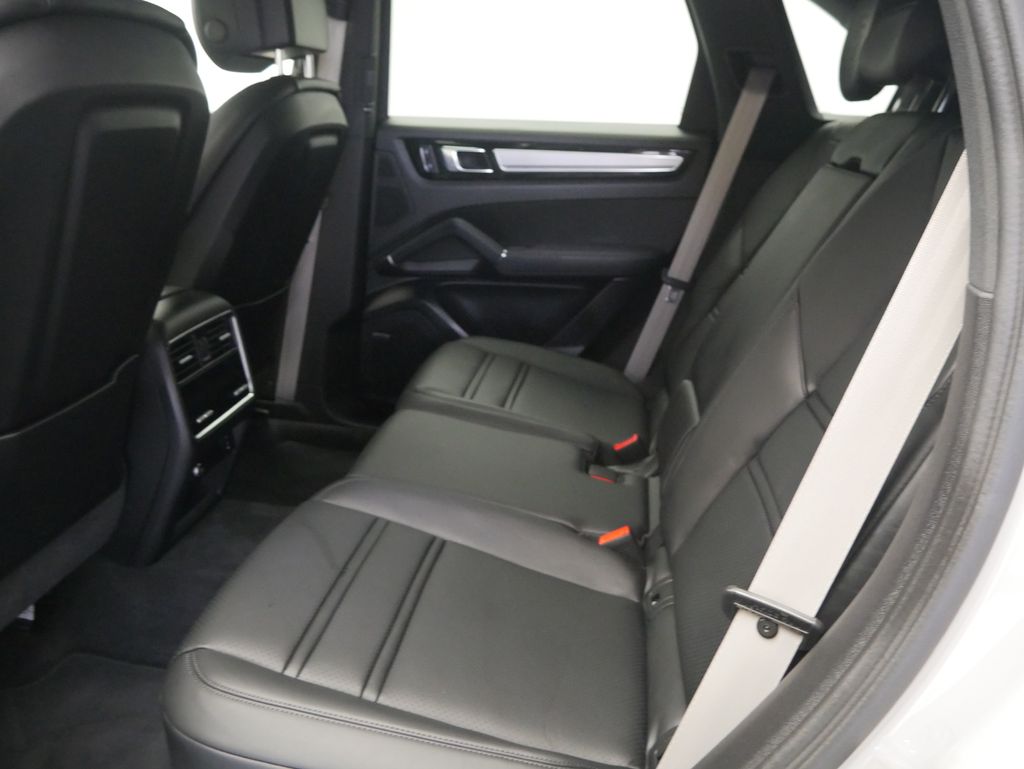 Thumbnail: 2023 Porsche Cayenne - 20