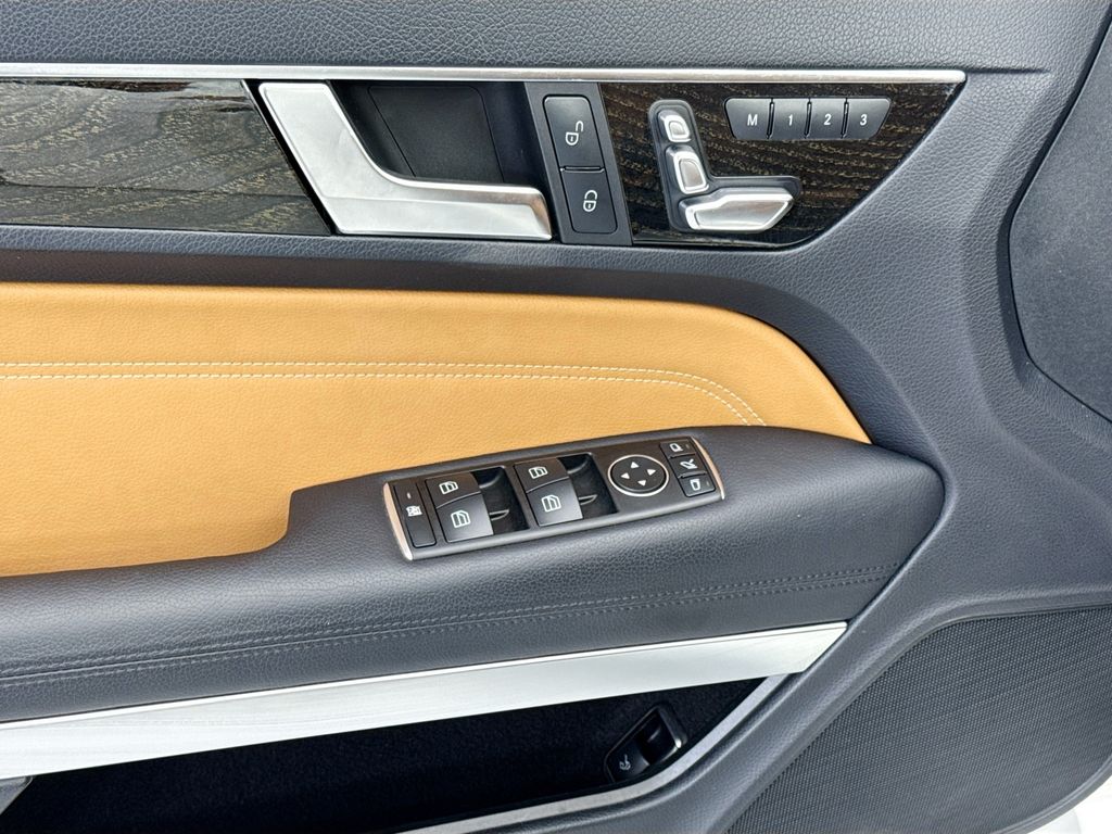 Thumbnail: 2016 Mercedes-Benz E-Class - 29