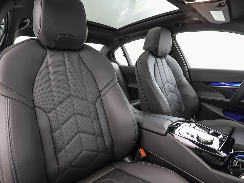 Thumbnail: 2025 BMW i5 - 32