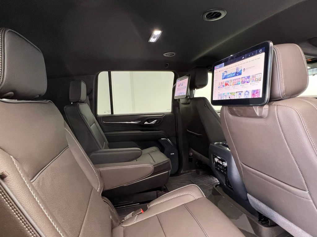 2024 GMC Yukon XL Denali 8