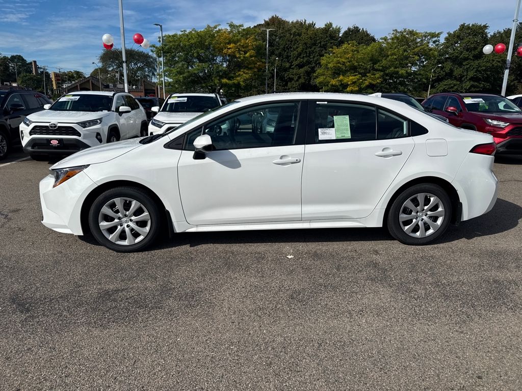 2025 Toyota Corolla LE photo 4