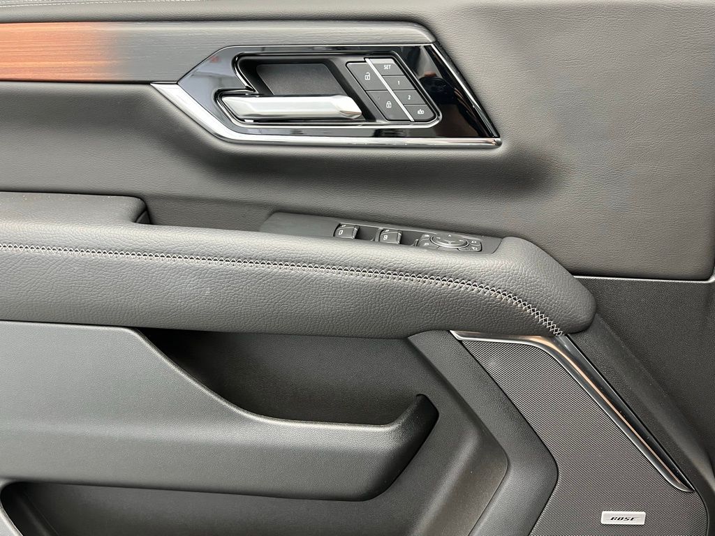 Thumbnail: 2025 GMC Yukon - 25