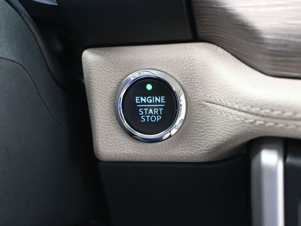 Used 2023 Silver Metallic Ford Limited image 30