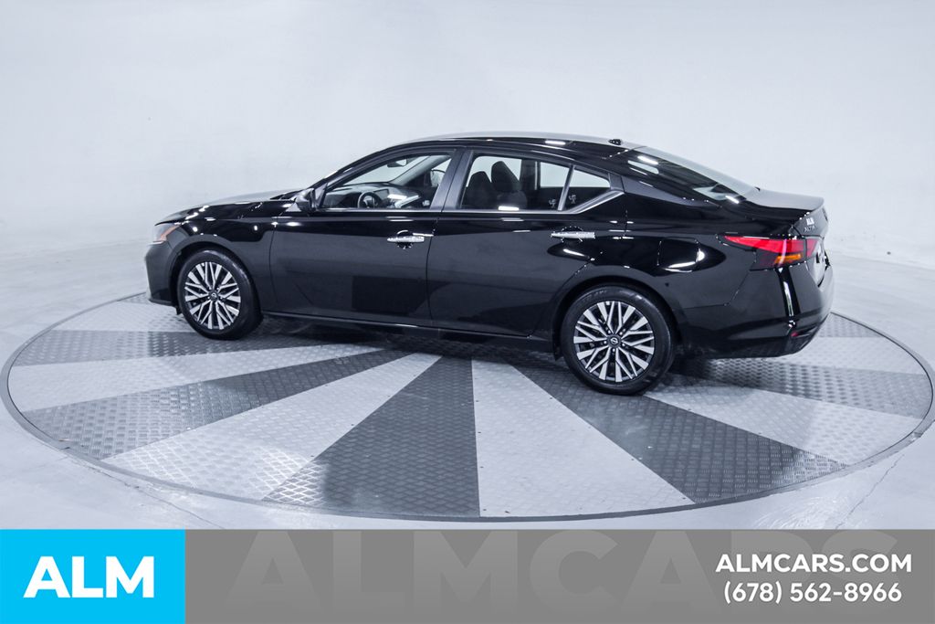 Used 2025 Black Nissan 2.5 SV image 5