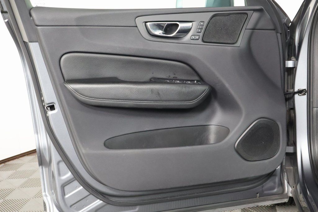 Thumbnail: 2019 Volvo XC60 - 12