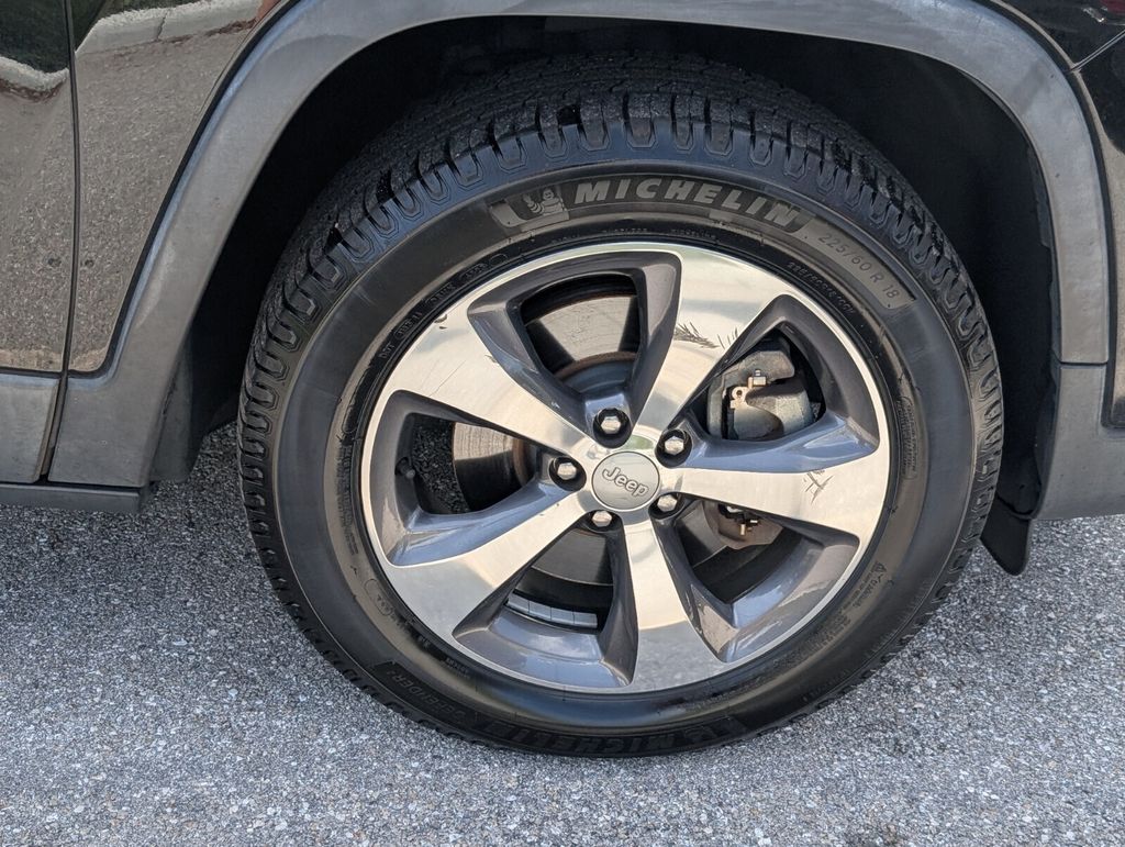 used 2019 Jeep Cherokee car, priced at $15,998