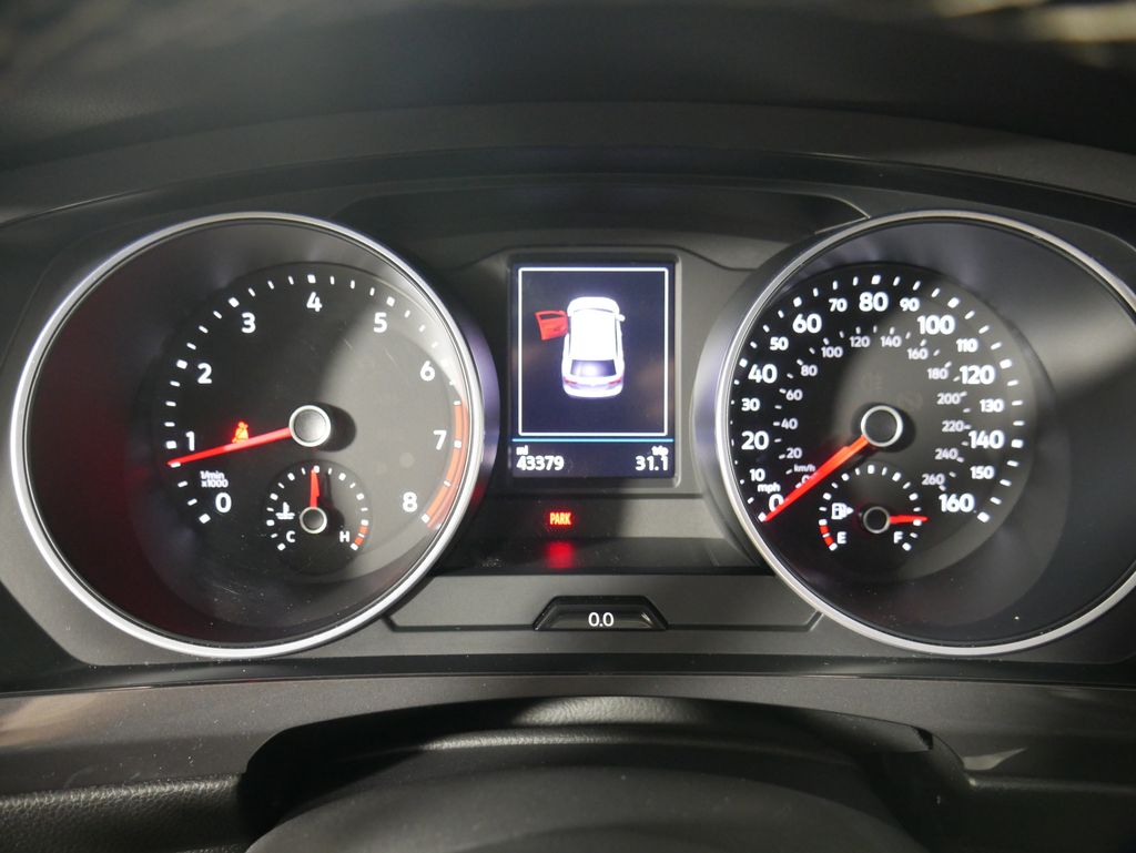 Thumbnail: 2021 Volkswagen Tiguan - 23