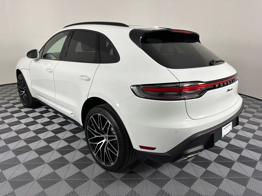 Thumbnail: 2026 Porsche Macan - 3