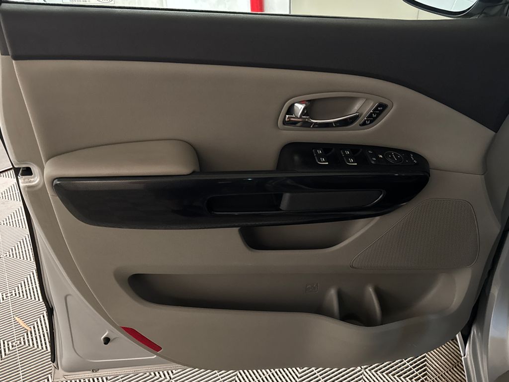 Used 2017 Silver Kia EX image 15