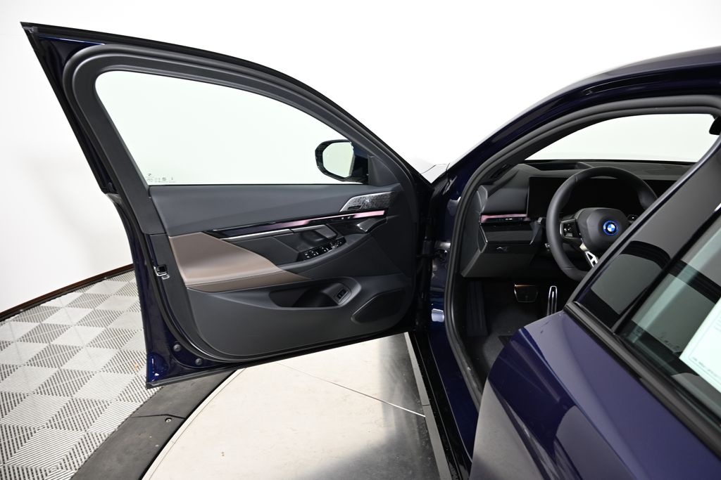 Thumbnail: 2026 BMW 5 Series - 21