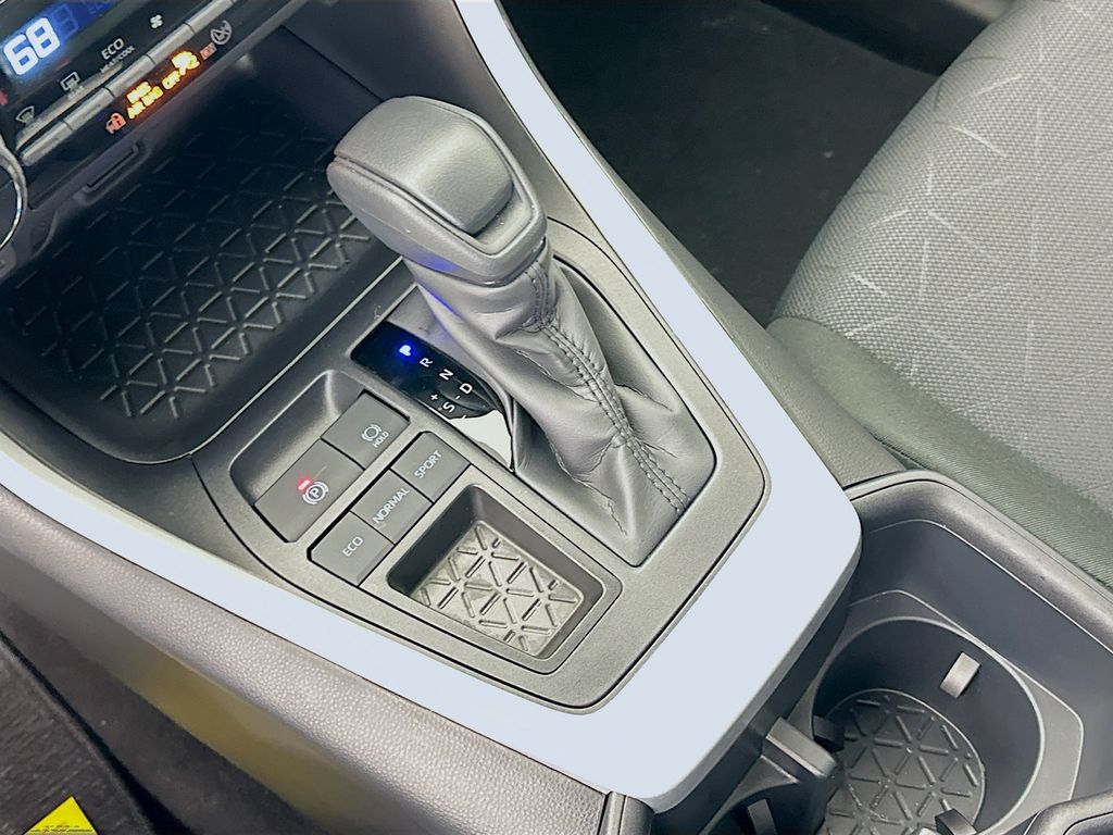 Thumbnail: 2025 Toyota RAV4 - 16