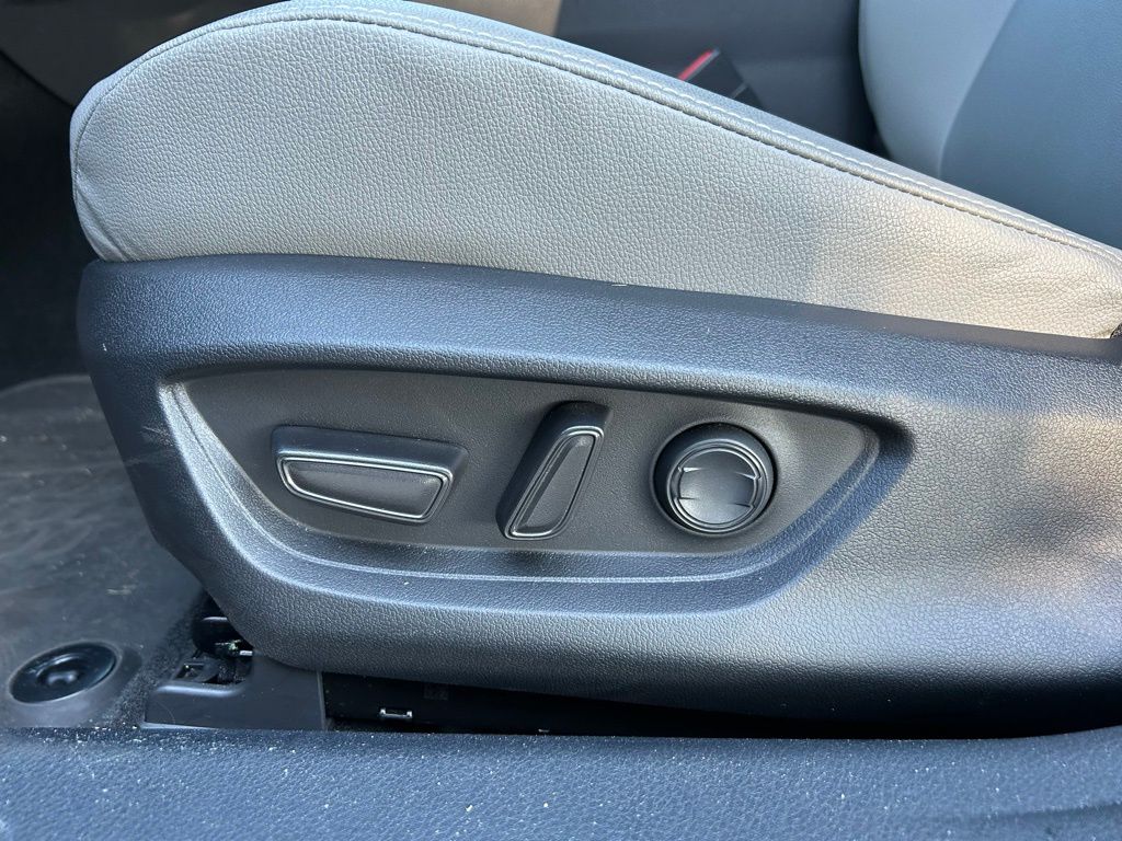 Thumbnail: 2025 Toyota Camry - 16