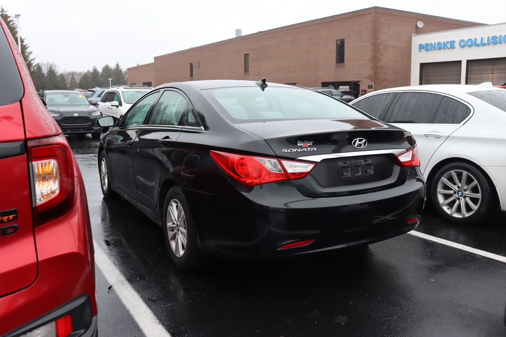 2012 Hyundai Sonata GLS 2