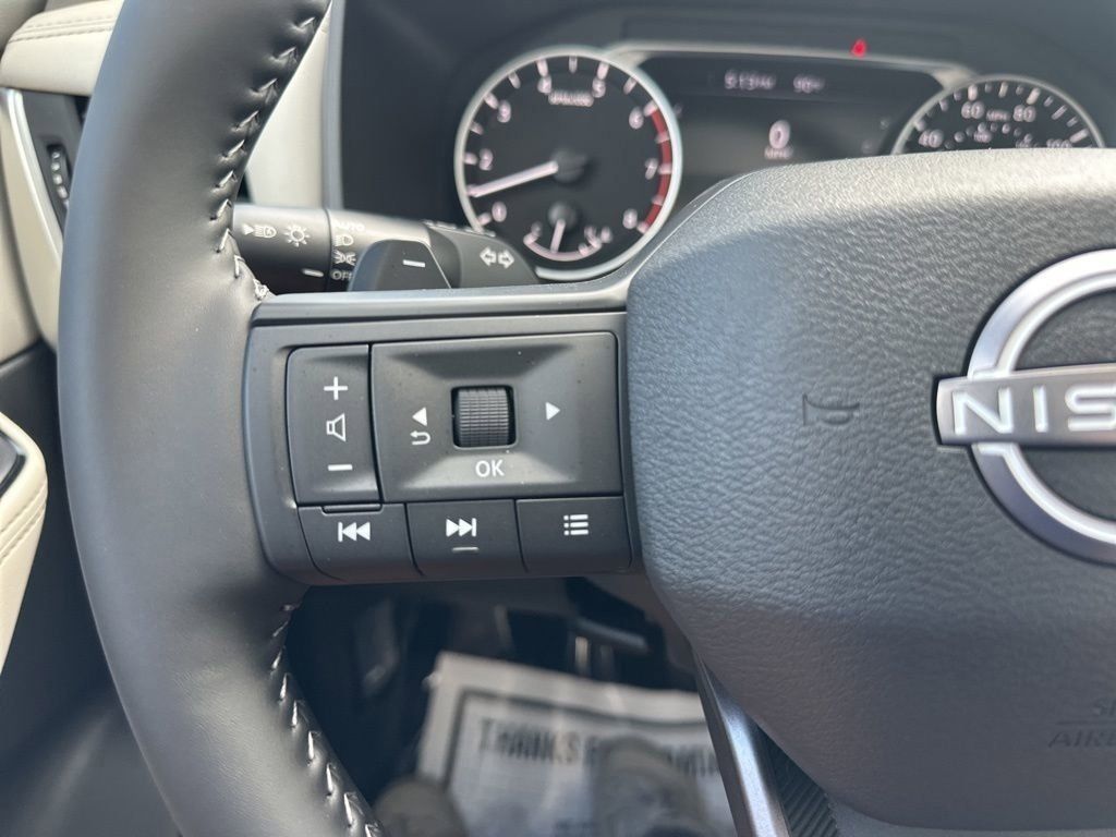 2025 Everest White Pearl Nissan Rogue SV FWD SUV