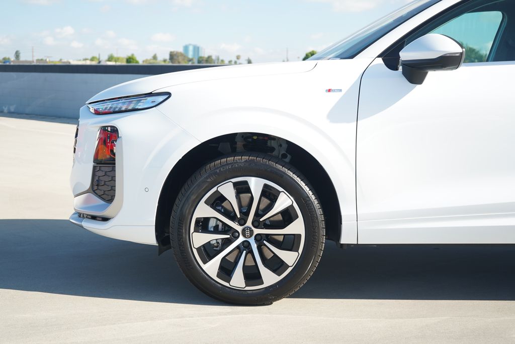 Thumbnail: 2026 Audi Q3 - 2