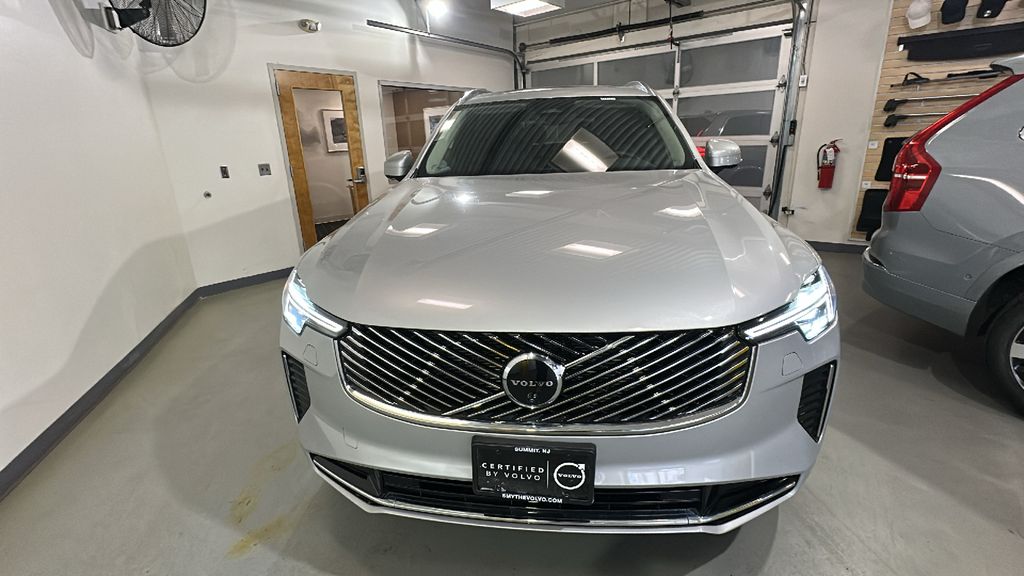 2025 Volvo XC90 B6 Plus Bright Theme 7-Passenger AWD